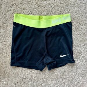 • nike pro shorts •